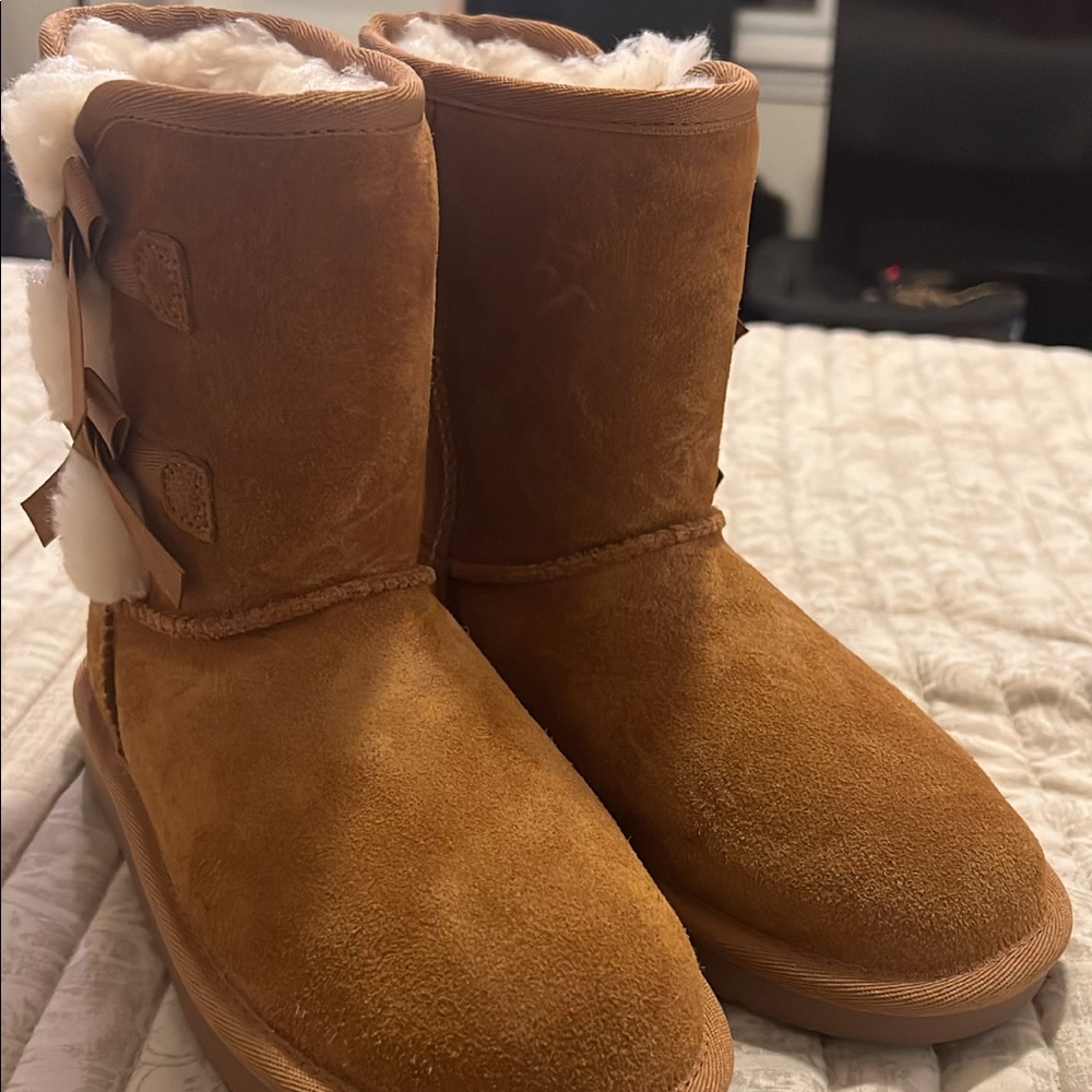 UGGS With Bow. Little Girls